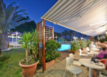 spiaggia-hotel-pesaro-per-famiglie-bar-piscina