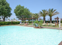 spiaggia-hotel-pesaro-piscina-2